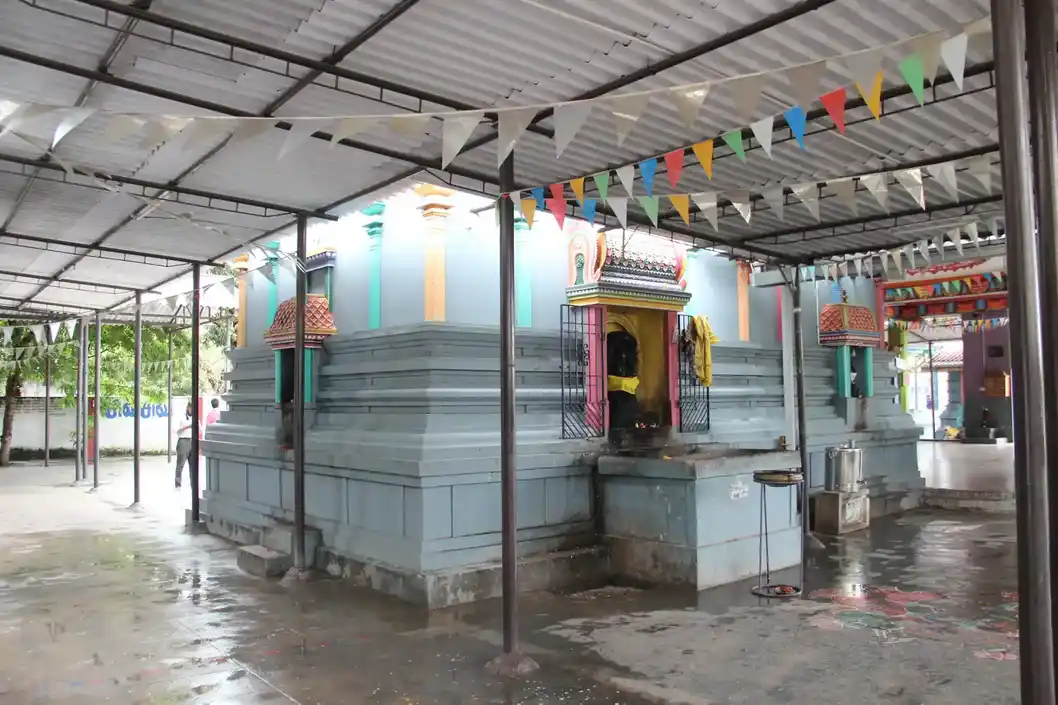 Arulmigu Kailasanathar Udanurai Karpagambal Temple, Madhavaram, Chennai - 600060 அருள்மிகு கைலாசநாதர் உடனுறை கற்பகாம்பாள் திருக்கோயில், மாதவரம், சென்னை - 600060, Chennai - Ancient Temple Architecture and History Image 6