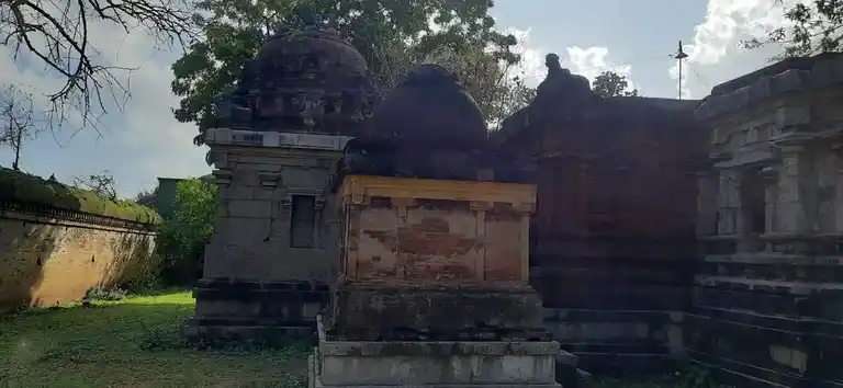 Arulmigu Kailasanathar Vakaiyarr Temple, Venkaarm Pearaiyur - 610102 கைலாசநாதர் வகையறா திருக்கோயில், Venkaarm Pearaiyur - 610102, Thiruvarur - Ancient Temple Architecture and History Image 2