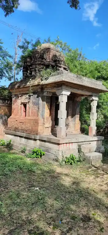 Arulmigu Kailasanathar Vakaiyarr Temple, Venkaarm Pearaiyur - 610102 கைலாசநாதர் வகையறா திருக்கோயில், Venkaarm Pearaiyur - 610102, Thiruvarur - Ancient Temple Architecture and History Image 3