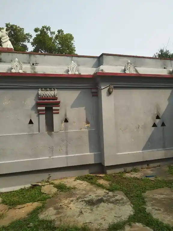 Arulmigu Kailasanatharsami Temple, Near Street, Manallur - 601202 அருள்மிகு கைலசநாதர்சாமி திருக்கோயில், Near Street, Manallur - 601202, Tiruvallur - Ancient Temple Architecture and History Image 2