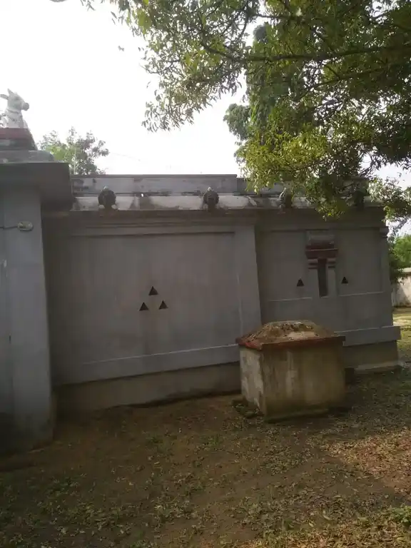 Arulmigu Kailasanatharsami Temple, Near Street, Manallur - 601202 அருள்மிகு கைலசநாதர்சாமி திருக்கோயில், Near Street, Manallur - 601202, Tiruvallur - Ancient Temple Architecture and History Image 4