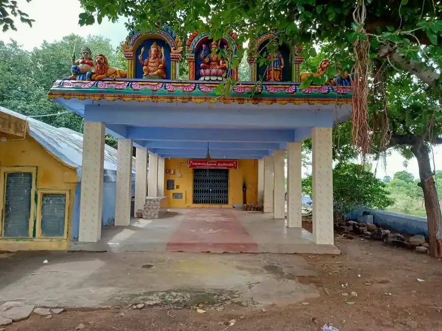 Arulmigu Kailasasamy Udanurai Naalayirathamman Temple, Village Outer, Biramadesam - 627413 அருள்மிகு கைலாச சுவாமி உடனுறை நாலாயிரத்தம்மன் திருக்கோயில், Village Outer, Biramadesam - 627413, Tirunelveli - Ancient Temple Architecture and History Image 2