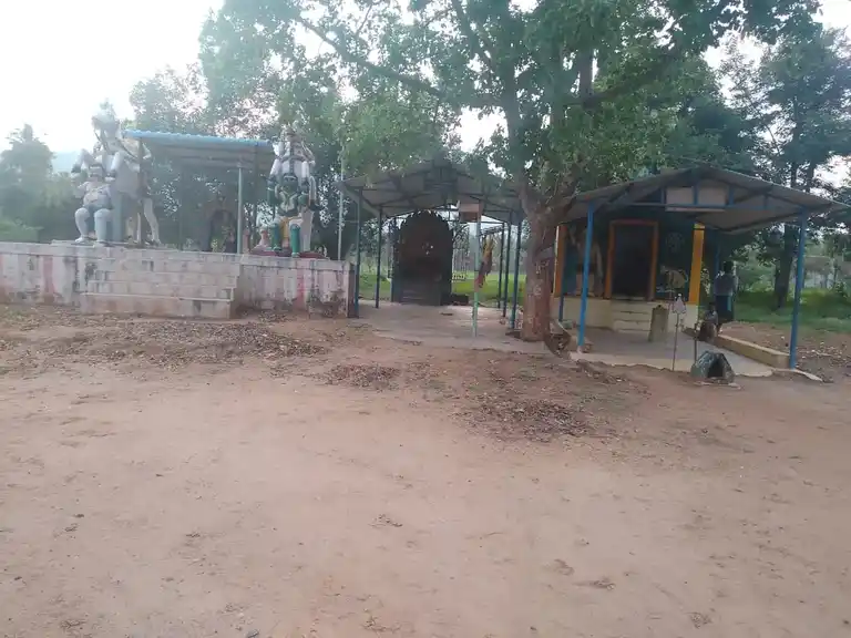 Arulmigu Kakkarai Koombai Kannimar Temple, Kannivadi - 624705 அருள்மிகு காக்கரை கோம்பை கன்னிமார் திருக்கோயில், Kannivadi - 624705, Dindigul - Ancient Temple Architecture and History Image 4