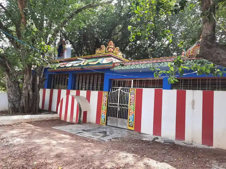 Arulmigu Kakkiyathamman Temple, Near Forest, Athur - 601204 அருள்மிகு கக்கியாத்தம்மன் திருக்கோயில், Near Forest - 601204, Tiruvallur - Ancient Temple Architecture and History Image 2