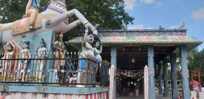 Arulmigu Kalamega Perumal Temple, Naduvakottai - 625704 காளமேகப் பெருமாள் திருக்கோயில், Naduvakottai - 625704, Madurai - Ancient Temple Architecture and History Image 4