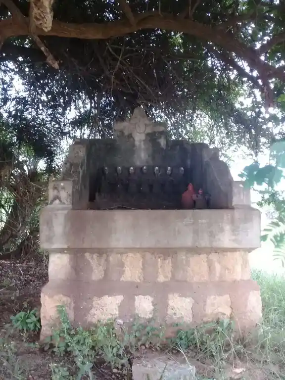 Arulmigu Kalasara Kannimaar Temple, Paakaneri - 630558 அருள்மிகு. கலசபுரம் கன்னிமார் திருக்கோயில், Paakaneri - 630558, Sivagangai - Ancient Temple Architecture and History Image 4