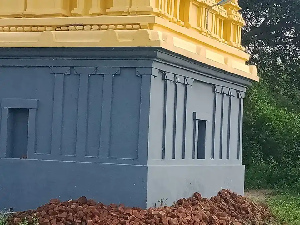 Arulmigu Kalatheeswarar Temple, Pralayambakkam - 601204 அருள்மிகு காளத்தீஸ்வரர் திருக்கோயில், பிரளையம்பாக்கம் - 601204, Tiruvallur - Ancient Temple Architecture and History Image 2