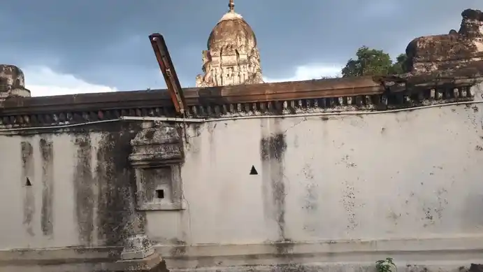 Arulmigu Kalatheeswarar Venu Gopalaswamy Temple, Parandapalli - 635652 அருள்மிகு காளத்தீஸ்வரர் திருக்கோயில், பாரண்டபள்ளி, பாரன்டபள்ளி - 635652, Thirupathur - Ancient Temple Architecture and History Image 2