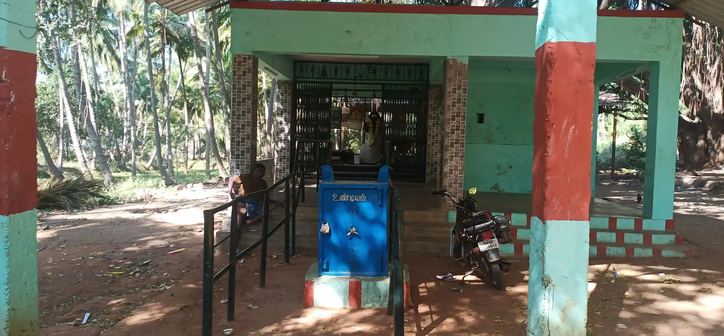 Arulmigu Kaliamman Muthallamman Sadayandi Temple, Akkaraipatti - 624701 அருள்மிகு காளியம்மன், முத்தாளம்மன், சடையாண்டி வகையறா திருக்கோயில், அக்கறைப்பட்டி - 624701, Dindigul - Ancient Temple Architecture and History Image 2