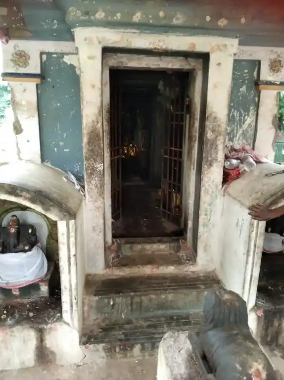 Arulmigu Kaliammman Temple, Pulavarnatham - 613501 அருள்மிகு காளியம்மன் திருக்கோயில், Pulavarnatham, Pulavarnatham - 613501, Thanjavur - Ancient Temple Architecture and History Image 4