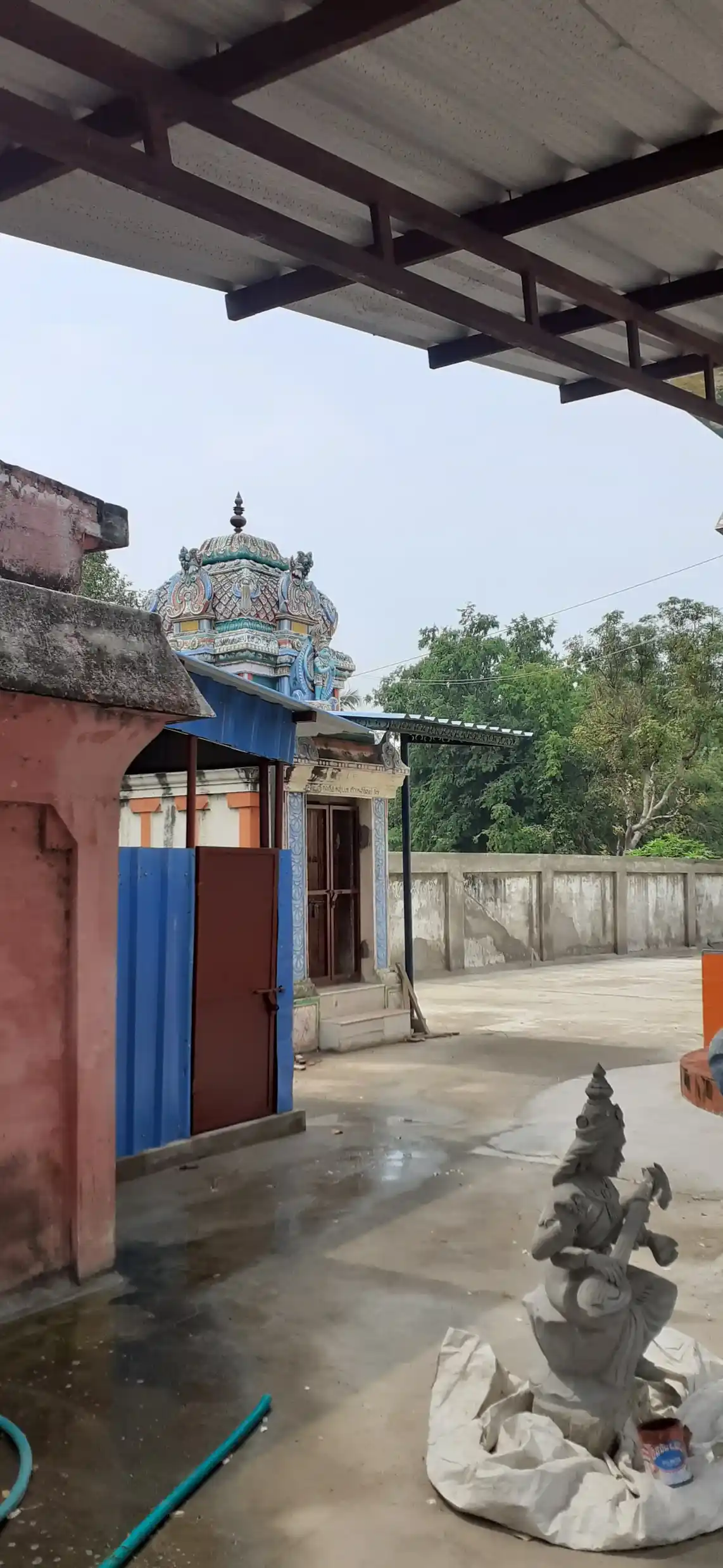 Arulmigu Kalinganarthana Perumal Temple, Vadakuvalaveli - 612801 அருள்மிகு காளிங்கநர்த்தனப்பெருமாள் திருக்கோயில், வலங்கைமான், வடகுவளவெளி - 612801, Thiruvarur - Ancient Temple Architecture and History Image 2
