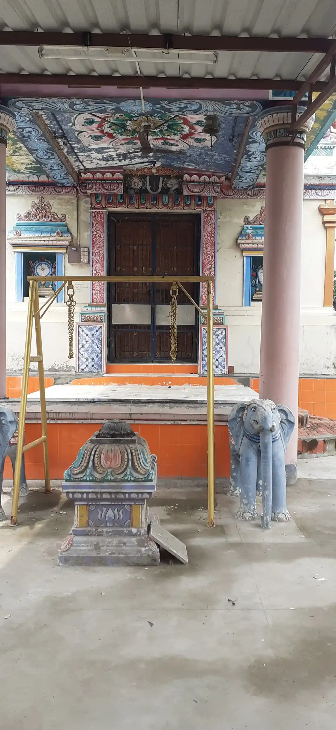 Arulmigu Kalinganarthana Perumal Temple, Vadakuvalaveli - 612801 அருள்மிகு காளிங்கநர்த்தனப்பெருமாள் திருக்கோயில், வலங்கைமான், வடகுவளவெளி - 612801, Thiruvarur - Ancient Temple Architecture and History Image 3