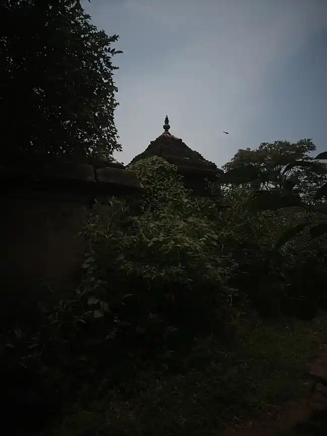 Arulmigu Kalinganta Solishwarar And Ponniyamman Temple, Kommancheri - 614205 அருள்மிகு கலிகண்ட சோளீஸ்வரர் மற்றும் பொன்னியம்மன் திருக்கோயில், Kommancheri - 614205, Thanjavur - Ancient Temple Architecture and History Image 4