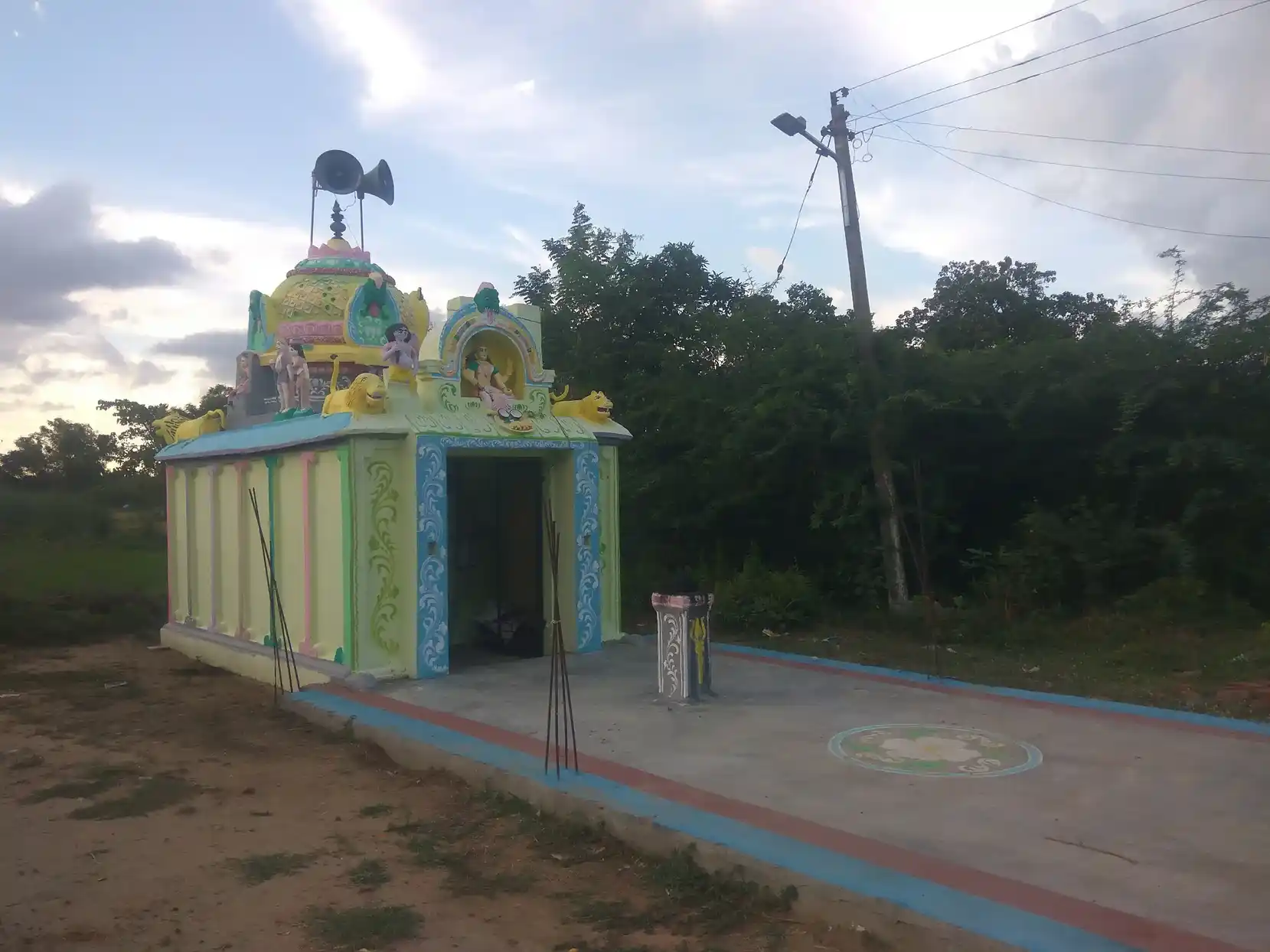 Arulmigu Kaliyamman Temple, Thriukkarukkavur - 614302 அருள்மிகு காளியம்மன் திருக்கோயில், ஆலடிநத்தம் - 614302, Thanjavur - Ancient Temple Architecture and History Image 2