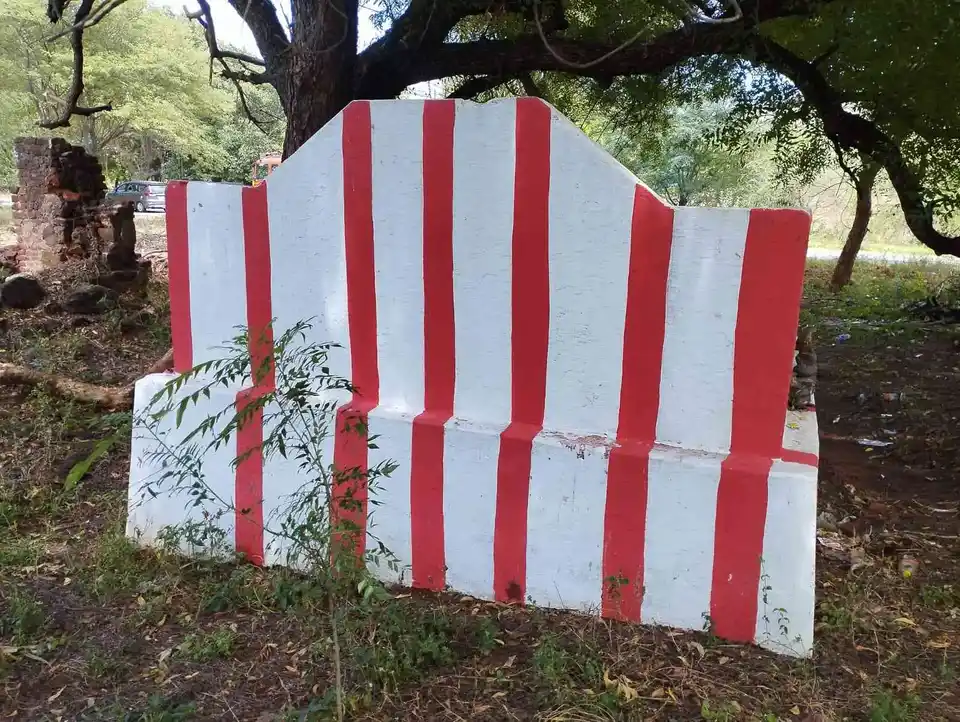 Arulmigu Kallar Chathiram Madam, Veeralimayanpatty - 624220 அருள்மிகு கள்ளர் சத்திரமடம்., விராலிமாயன்பட்டி, நிலக்கோட்டை வட்டம், திண்டுக்கல் மாவட்டம் மடம், Veeralimayanpatty - 624220, Dindigul - Ancient Temple Architecture and History Image 2