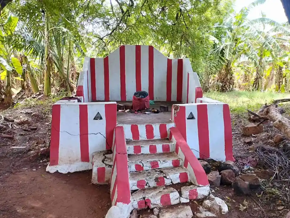 Arulmigu Kallar Chathiram Madam, Veeralimayanpatty - 624220 அருள்மிகு கள்ளர் சத்திரமடம்., விராலிமாயன்பட்டி, நிலக்கோட்டை வட்டம், திண்டுக்கல் மாவட்டம் மடம், Veeralimayanpatty - 624220, Dindigul - Ancient Temple Architecture and History Image 3