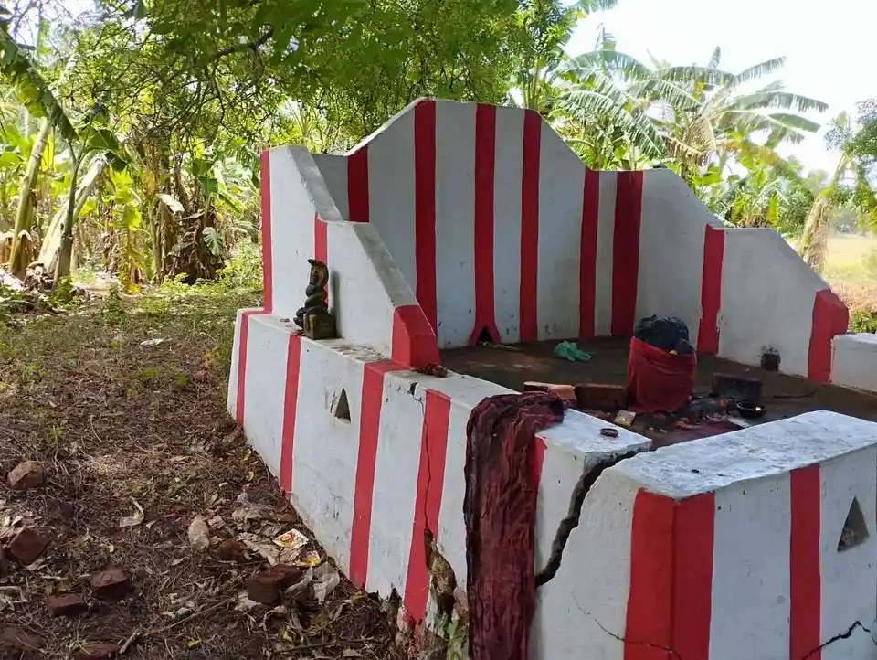 Arulmigu Kallar Chathiram Madam, Veeralimayanpatty - 624220 அருள்மிகு கள்ளர் சத்திரமடம்., விராலிமாயன்பட்டி, நிலக்கோட்டை வட்டம், திண்டுக்கல் மாவட்டம் மடம், Veeralimayanpatty - 624220, Dindigul - Ancient Temple Architecture and History Image 4