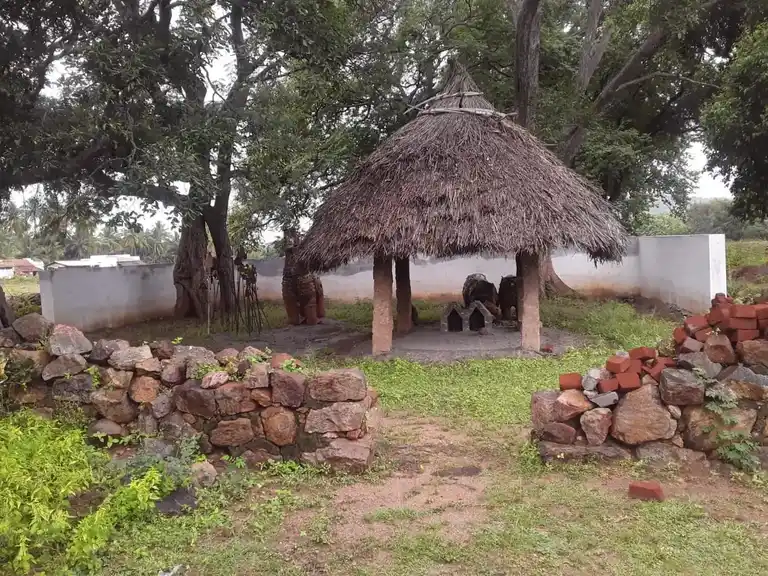 Arulmigu Kalludai Kannimaar Temple, Ayyaloor - 624801 அருள்மிகு வேலாயுதசாமி கோயில், Ayyaloor - 624801, Dindigul - Ancient Temple Architecture and History Image 4