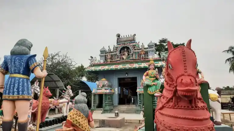 Arulmigu Kaluvarayar Iyyanar Temple, Pillur - 605103 Arulmigu Kaluvarayar Iyyanar Temple, பில்லூர் - 605103, Viluppuram - Ancient Temple Architecture and History Image 3
