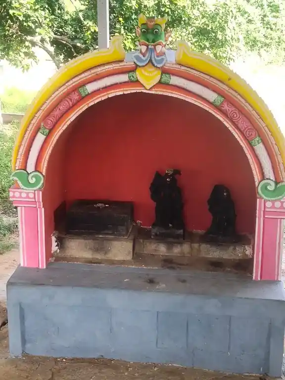 Arulmigu Kalvettu Nachiyamman Temple, Kaaththankudi - 630307 அருள்மிகு. கல்வெட்டு நாச்சியம்மன் திருக்கோயில், Kaaththankudi, Kaaththankudi - 630307, Sivagangai - Ancient Temple Architecture and History Image 4