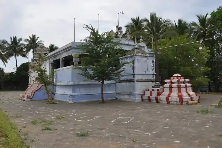 Arulmigu Kalyana Pirachana Vengatramanaswamy Temple, Velliyanai - 639118 அருள்மிகு கல்யாண பிரசன்ன வெங்கட்ரமண சுவாமி திருக்கோயில், Velliyanai - 639118, Karur - Ancient Temple Architecture and History Image 2