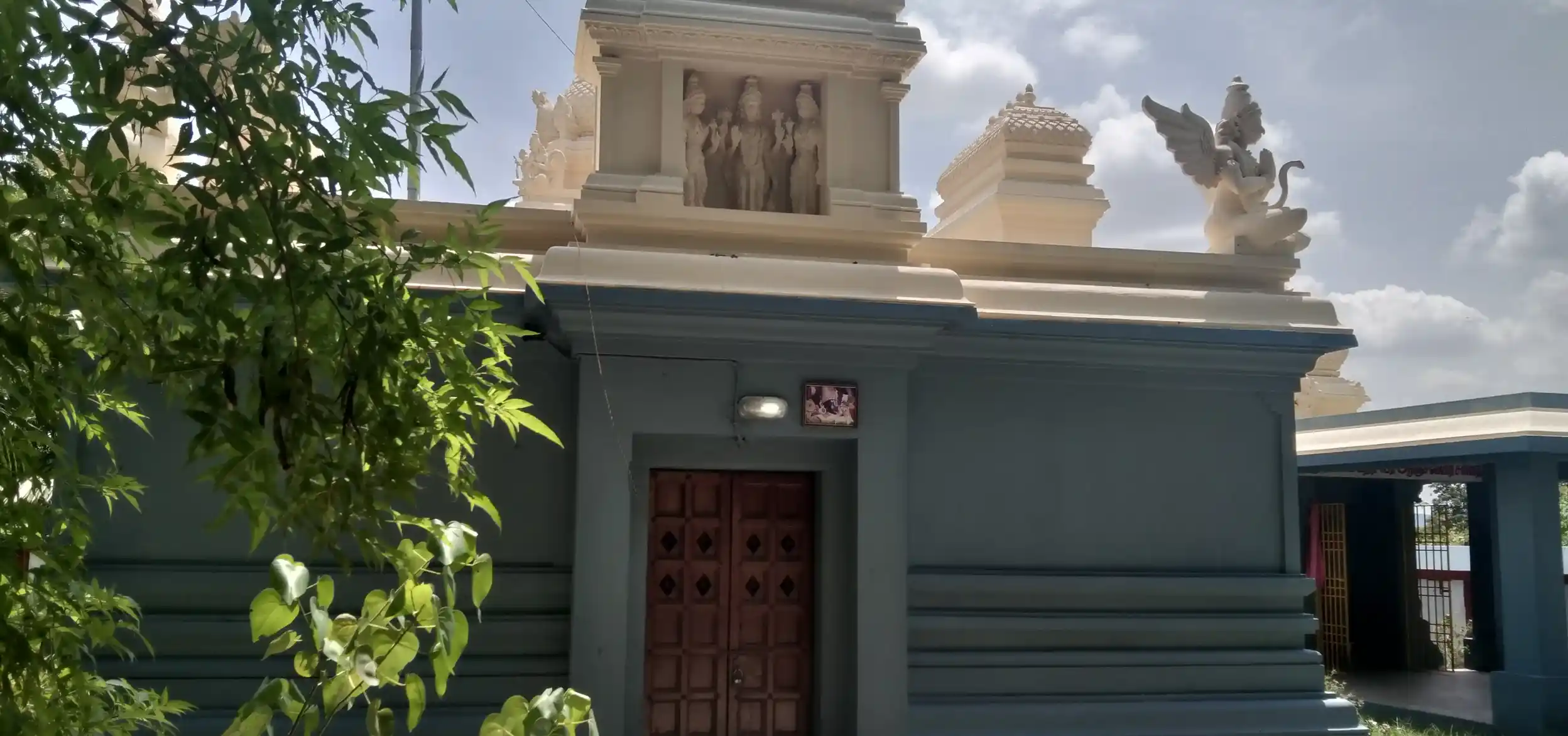 Arulmigu Kalyana Varadaraja Perumal Temple, Near Kulam, Arunkulam - 631209 அருள்மிகு கல்யாண வரதராஜப் பெருமாள் திருக்கோயில், Near Kulam - 631209, Tiruvallur - Ancient Temple Architecture and History Image 4