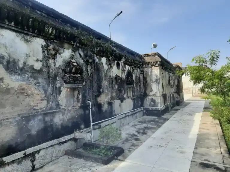 Arulmigu Kalyana Veeraragavaperumal Temple, Inside The Village, Ikkadu - 602001 அருள்மிகு கல்யாண வீரராகவ பெருமாள் திருக்கோயில், Inside The Village, Ikkadu - 602001, Tiruvallur - Ancient Temple Architecture and History Image 2