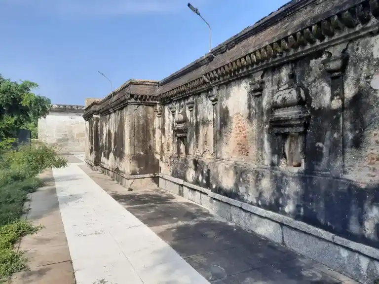 Arulmigu Kalyana Veeraragavaperumal Temple, Inside The Village, Ikkadu - 602001 அருள்மிகு கல்யாண வீரராகவ பெருமாள் திருக்கோயில், Inside The Village, Ikkadu - 602001, Tiruvallur - Ancient Temple Architecture and History Image 4
