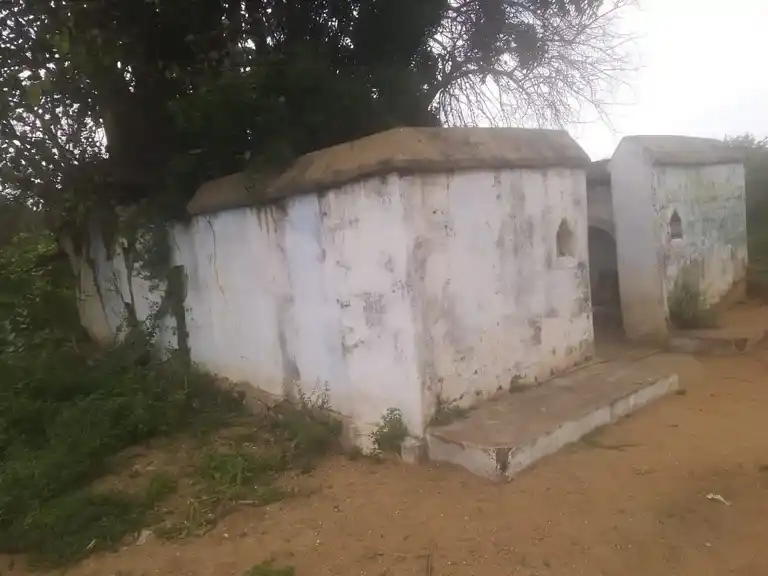 Arulmigu Kamatchiamman Temple, Kallappalli - 639105 அருள்மிகு காமாட்சியம்மன் திருக்கோயில், Kallappalli - 639105, Karur - Ancient Temple Architecture and History Image 3