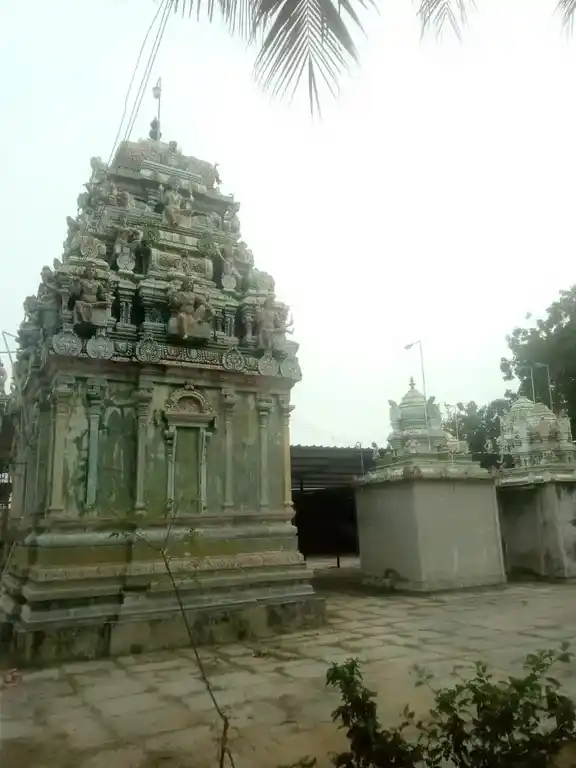Arulmigu Kamatchiyamman Temple, Aduthakudi - 623308 அருள்மிகு காமாட்சியம்மன் திருக்கோயில், Aduthakudi - 623308, Ramanathapuram - Ancient Temple Architecture and History Image 4