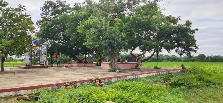 Arulmigu Kamatchiyamman Temple, Pudhur Kamatchipuram - 621011 Arulmigu Kamatchiyamman Temple, Pudhur Kamatchipuram - 621011, Thiruchirappalli - Ancient Temple Architecture and History Image 4