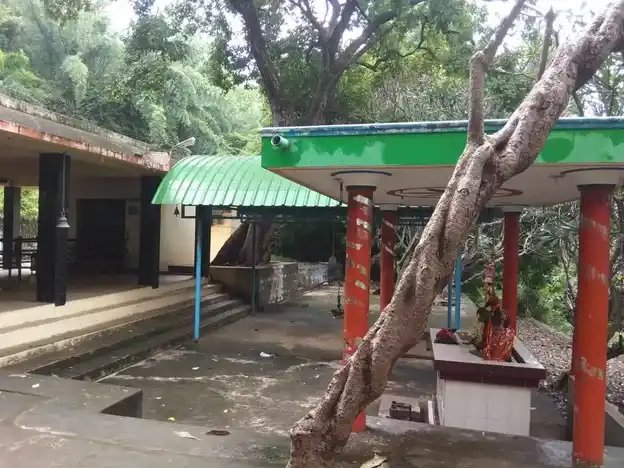 Arulmigu Kambakalappanachimar Temple, Vazhavanthikombai - 637404 அருள்மிகு கம்ப காளப்ப நாச்சிமார் திருக்கோயில், வாழவந்திகோம்பை - 637404, Namakkal - Ancient Temple Architecture and History Image 2