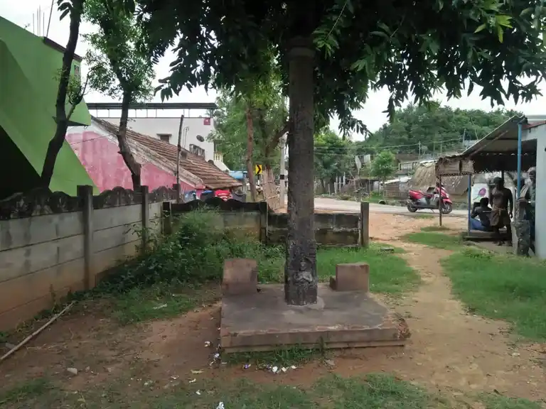 Arulmigu Kambaperumal Temple, Irungalakurichi - 621709 அருள்மிகு கம்பபெருமாள் திருக்கோயில், இருங்களாக்குறிச்சி - 621709, Ariyalur - Ancient Temple Architecture and History Image 3