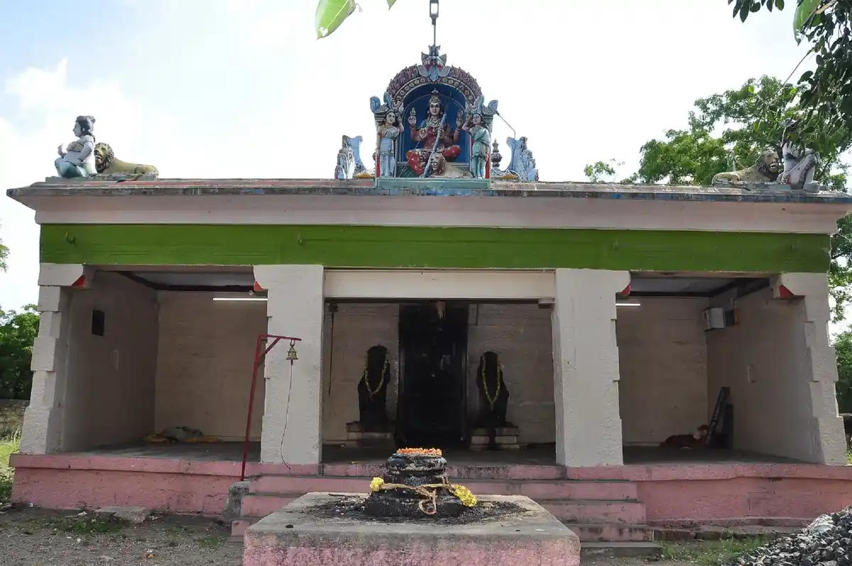 Arulmigu Kambaperumal Temple, Near By Srm College, Nadu Irungalur - 621105 Arulmigu Kambaperumal Temple, எஸ் ஆர் எம் காலேஜ் அருகில், நடு இருங்கலூர் - 621105, Thiruchirappalli - Ancient Temple Architecture and History Image 8