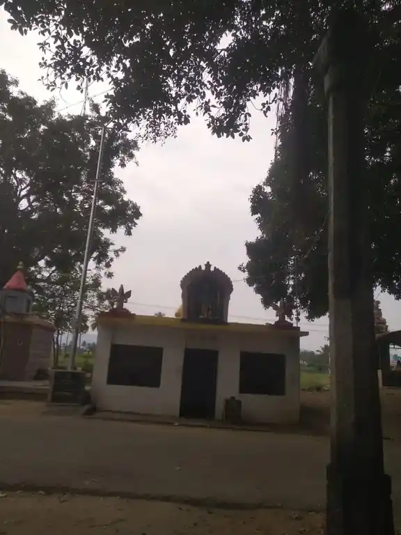 Arulmigu Kambaperumal Temple, Somenahalli - 636808 Arulmigu Kambaperumal Temple, Somenahalli - 636808, Dharmapuri - Ancient Temple Architecture and History Image 2