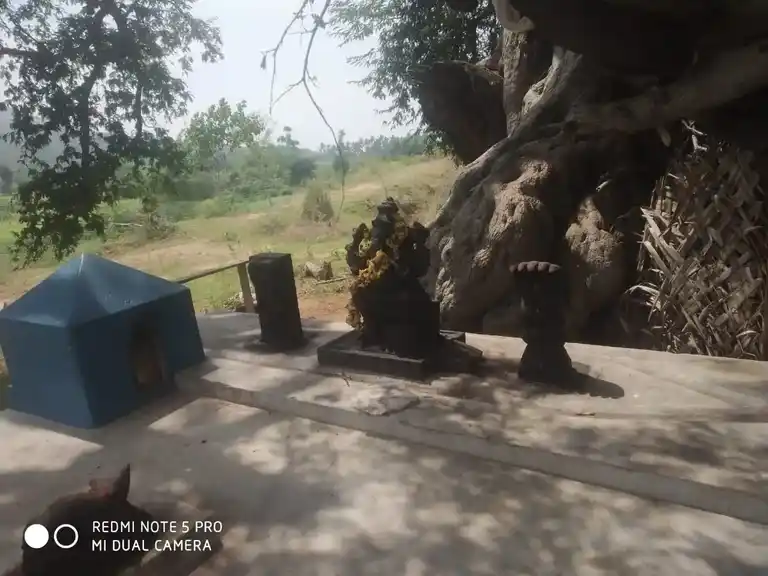 Arulmigu Kambu Kuthi Vinayagar Temple, R.Kombai - 624706 அருள்மிகு கம்புகுத்தி விநாயகர் கோயில், R.Kombai - 624706, Dindigul - Ancient Temple Architecture and History Image 3