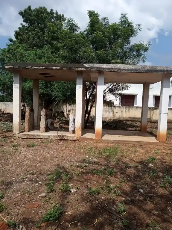 Arulmigu Kampalathar Malaikovil Temple, Thimmarasanayakanur - 625536 Arulmigu Kampalathar Malaikovil Temple, Thimmarasanayakanur - 625536, Theni - Ancient Temple Architecture and History Image 2