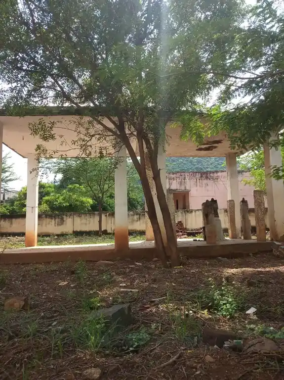 Arulmigu Kampalathar Malaikovil Temple, Thimmarasanayakanur - 625536 Arulmigu Kampalathar Malaikovil Temple, Thimmarasanayakanur - 625536, Theni - Ancient Temple Architecture and History Image 4