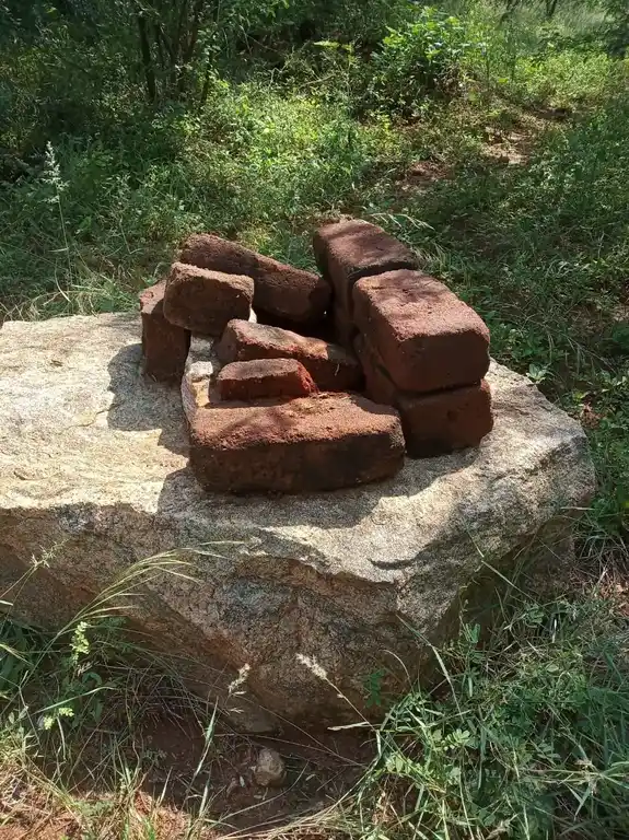 Arulmigu Kamparayapperumal Temple, Sillukuvarpatti - 625512 அருள்மிகு கம்பராயப் பெருமாள் திருக்கோயில், Sillukuvarpatti - 625512, Theni - Ancient Temple Architecture and History Image 2