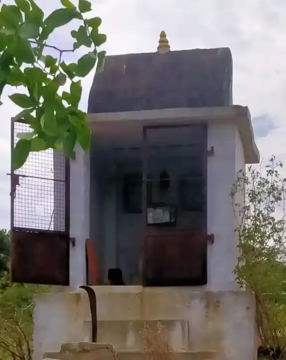 Arulmigu Kanavaimedu Murugan Temple, Veerappapatti - 624614 அருள்மிகு கணவாய்மேடு முருகன் திருக்கோயில், Veerappapatti - 624614, Dindigul - Ancient Temple Architecture and History Image 3