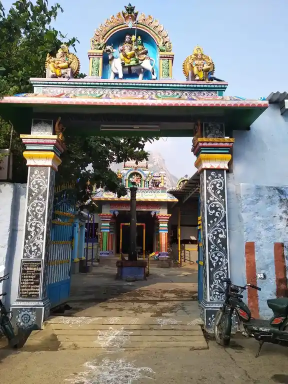 Arulmigu Kandakaadu Muniappan Temple, Arasiramani Bit.1 - 636308 அருள்மிகு கந்தகாடு முனியப்பன் திருக்கோயில், Arasiramani Bit.1 - 636308, Salem - Ancient Temple Architecture and History Image 4