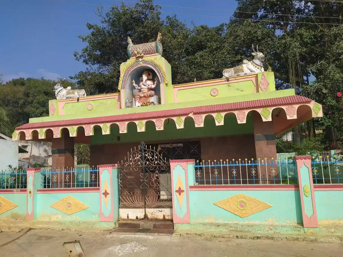 Arulmigu Kangadevar Temple, Odayandahalli - 635116 Arulmigu Kangadevar Temple, Odayandahalli - 635116, Krishnagiri - Ancient Temple Architecture and History Image 2