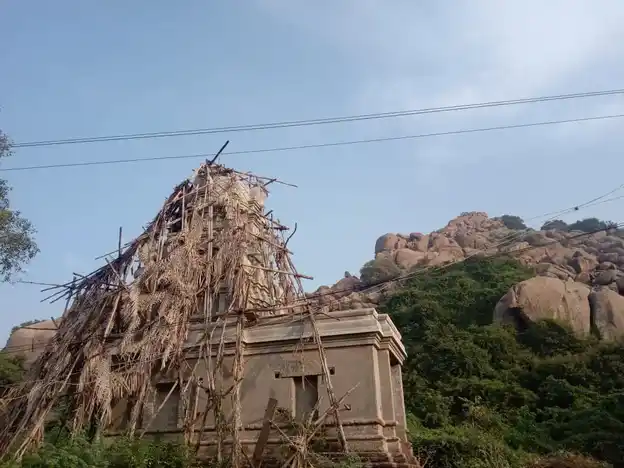 Arulmigu Kannapiran Engira Kaalinganarthana Perumal Temple, Pudhusorathur - 604205 அருள்மிகு கண்ணபிரான் என்கிற காளிங்கநர்த்தனப்பெருமாள் திருக்கோயில், Pudhusorathur - 604205, Viluppuram - Ancient Temple Architecture and History Image 5