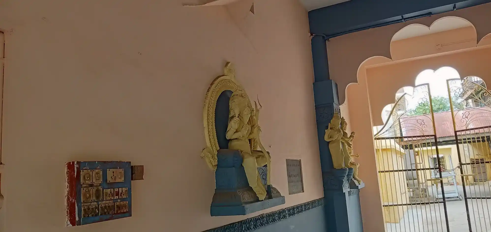 Arulmigu Kannigaparameswari Amman Temple, Tiruvannamalai - 606601 அருள்மிகு கன்னிகாபரமேஸ்வரி அம்மன் திருக்கோயில், திருவண்ணாமலை - 606601, Tiruvannamalai - Ancient Temple Architecture and History Image 4