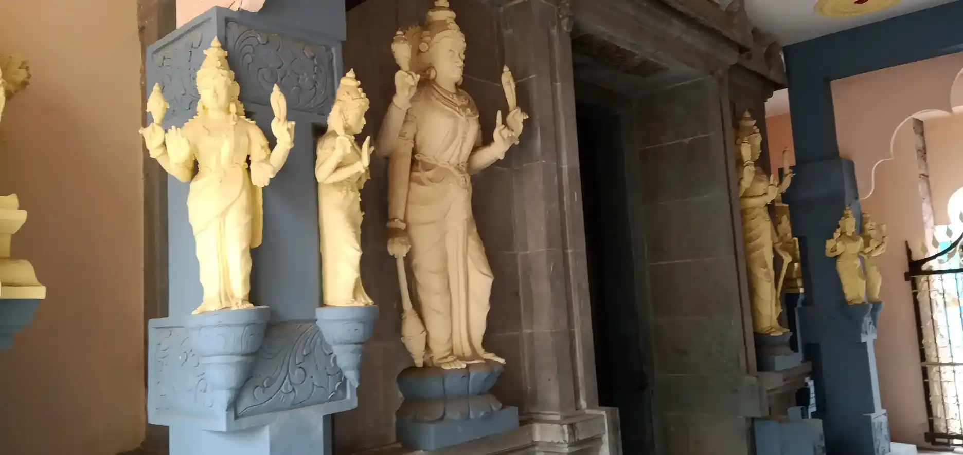 Arulmigu Kannigaparameswari Amman Temple, Tiruvannamalai - 606601 அருள்மிகு கன்னிகாபரமேஸ்வரி அம்மன் திருக்கோயில், திருவண்ணாமலை - 606601, Tiruvannamalai - Ancient Temple Architecture and History Image 5