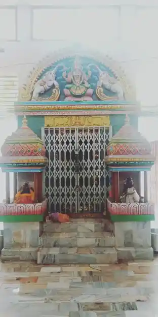 Arulmigu Kannika Parameswariamman Venugopalaswamy Temple, Namagiripettai - 637406 அருள்மிகு கன்னிகாபரமேஸ்வரியம்மன் மற்றும் வேணுகோபாலசுவாமி திருக்கோயில், நாமகிரிப்பேட்டை - 637406, Namakkal - Ancient Temple Architecture and History Image 2