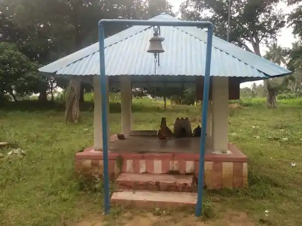 Arulmigu Kannimaar And Chinnakammal Temple, Velayuthampalayam - 624802 அருள்மிகு கன்னிமார் மற்றும் சின்னக்கம்மாள் திருக்கோயில், Velayuthampalayam - 624802, Dindigul - Ancient Temple Architecture and History Image 3