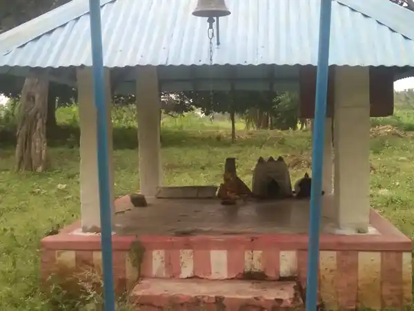 Arulmigu Kannimaar And Chinnakammal Temple, Velayuthampalayam - 624802 அருள்மிகு கன்னிமார் மற்றும் சின்னக்கம்மாள் திருக்கோயில், Velayuthampalayam - 624802, Dindigul - Ancient Temple Architecture and History Image 4