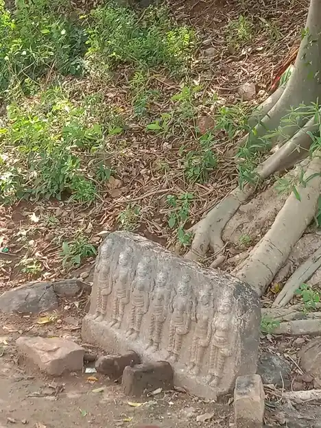 Arulmigu Kannimaar And Paraikulam Kannimaar Temple, Kurumbapatti - 624306 அருள்மிகு கன்னிமார் மற்றும் பாறைகுளம் கன்னிமார் திருக்கோயில், Kurumbapatti - 624306, Dindigul - Ancient Temple Architecture and History Image 3
