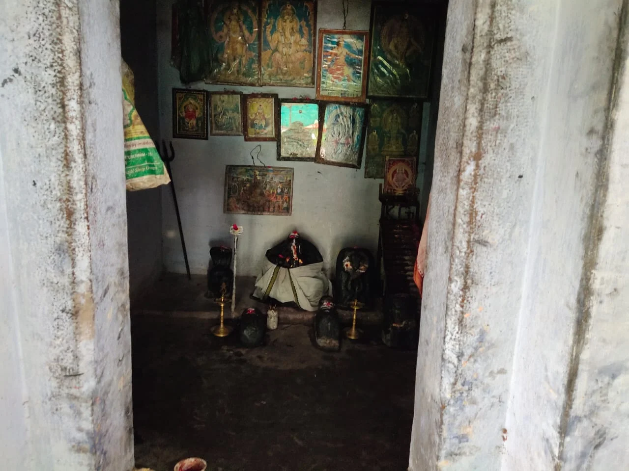 அருள்மிகு கன்னிமார் மற்றும் பாறைகுளம் கன்னிமார் திருக்கோயில், Kurumbapatti - 624306 - Main View